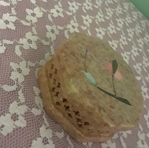Stone octagon Floral jewellery trinket box - Picture 5 of 16